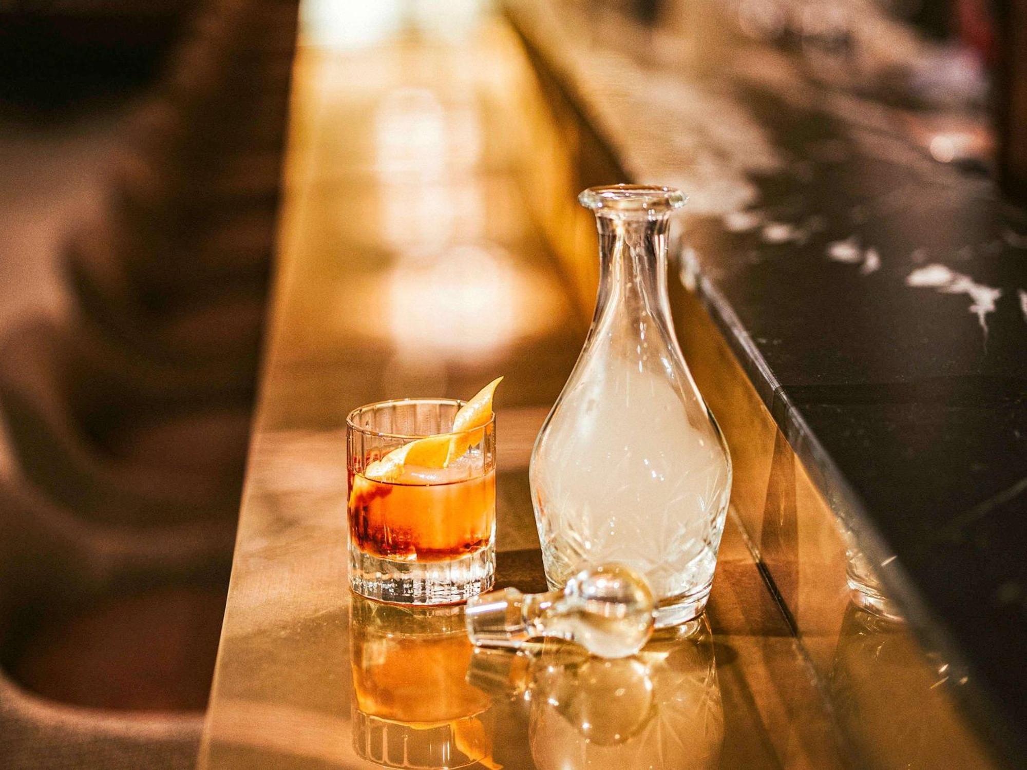 ホテル ザ プレイフォード アデレード M ギャラリー バイ ソフィテル エクステリア 写真 A bottle of sake