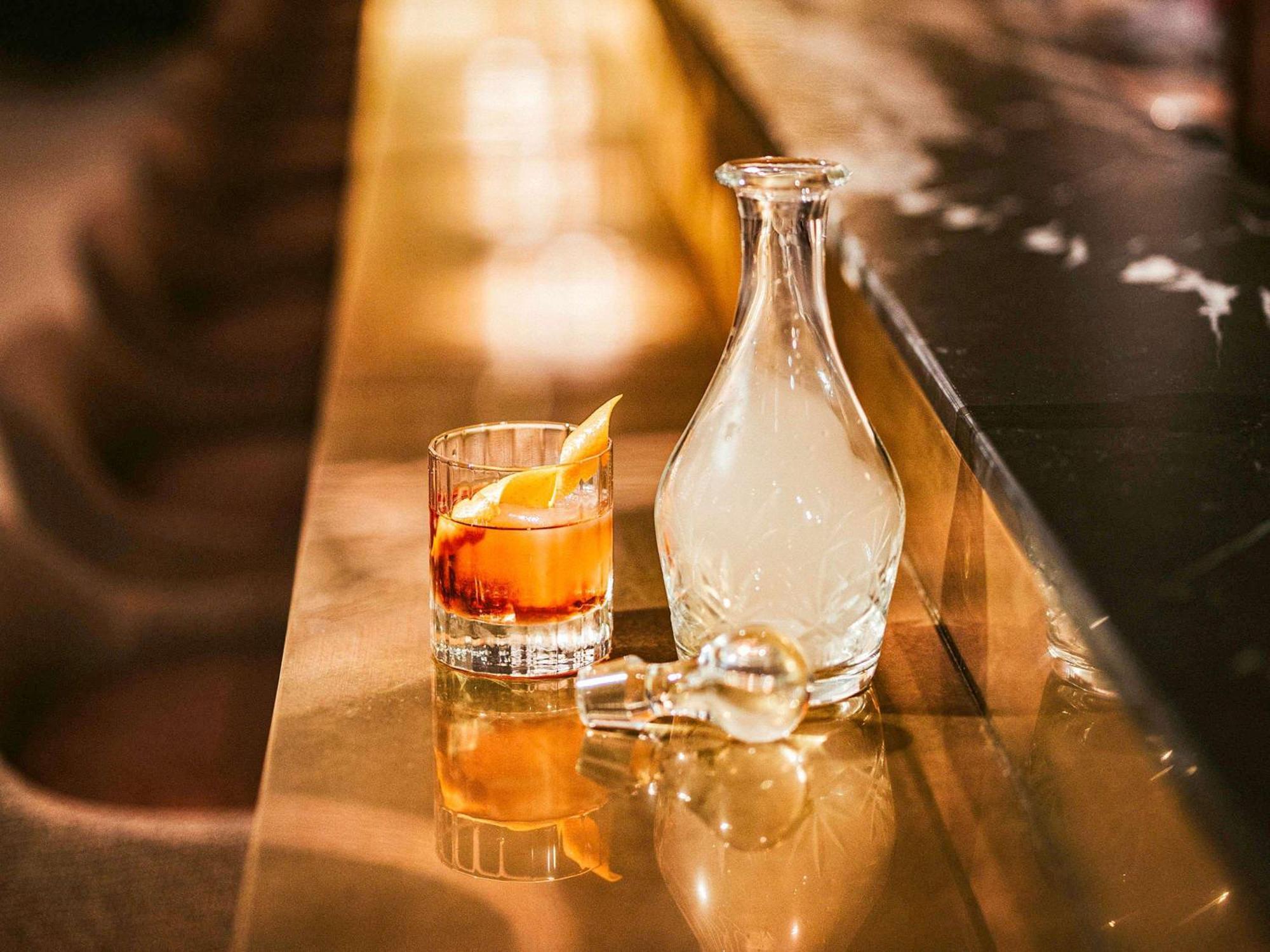 ホテル ザ プレイフォード アデレード M ギャラリー バイ ソフィテル エクステリア 写真 A bottle of vodka