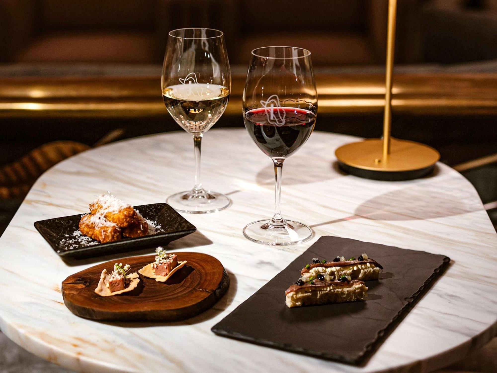 ホテル ザ プレイフォード アデレード M ギャラリー バイ ソフィテル エクステリア 写真 Wine and tapas