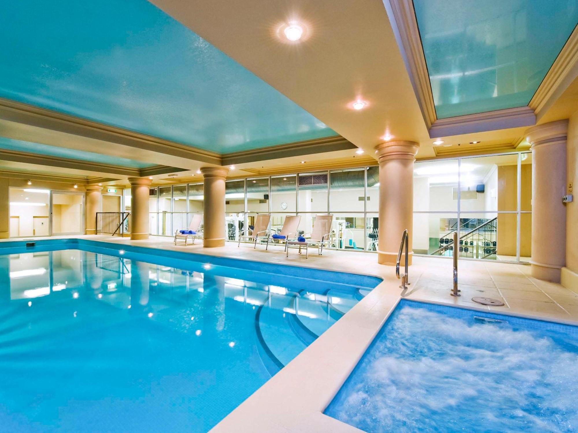 ホテル ザ プレイフォード アデレード M ギャラリー バイ ソフィテル エクステリア 写真 The pool at the hotel