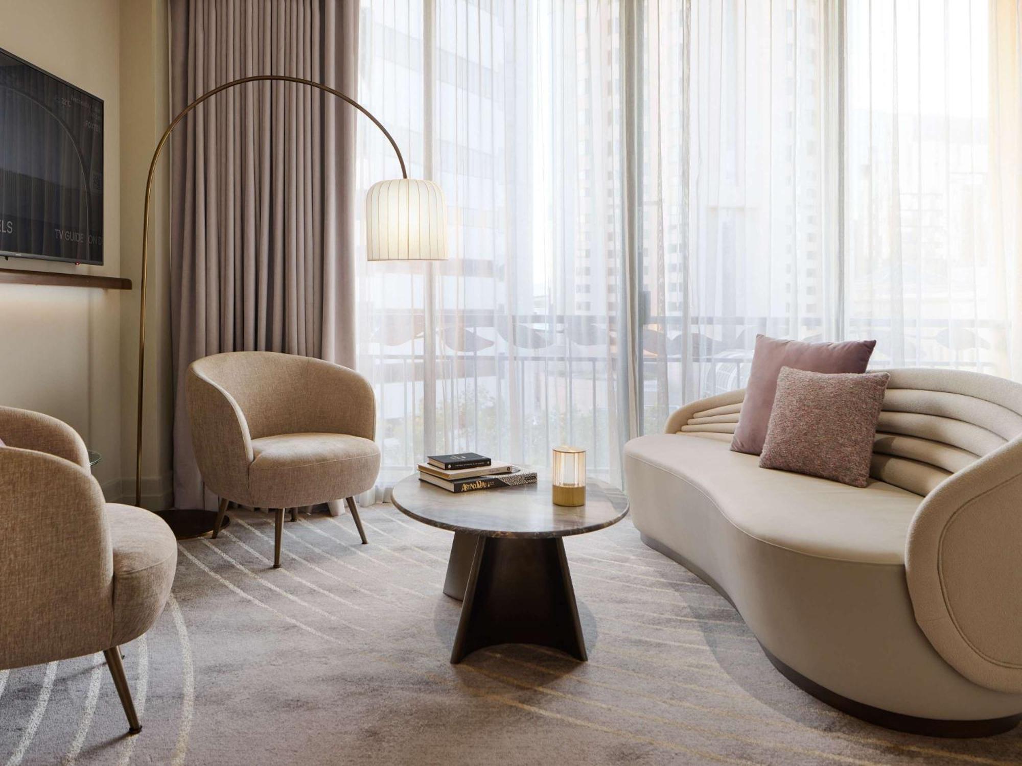 ホテル ザ プレイフォード アデレード M ギャラリー バイ ソフィテル エクステリア 写真 A living room at the hotel
