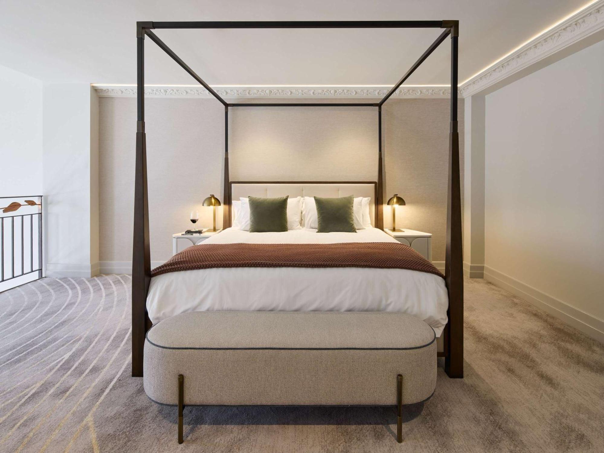 ホテル ザ プレイフォード アデレード M ギャラリー バイ ソフィテル エクステリア 写真 A four-poster bed