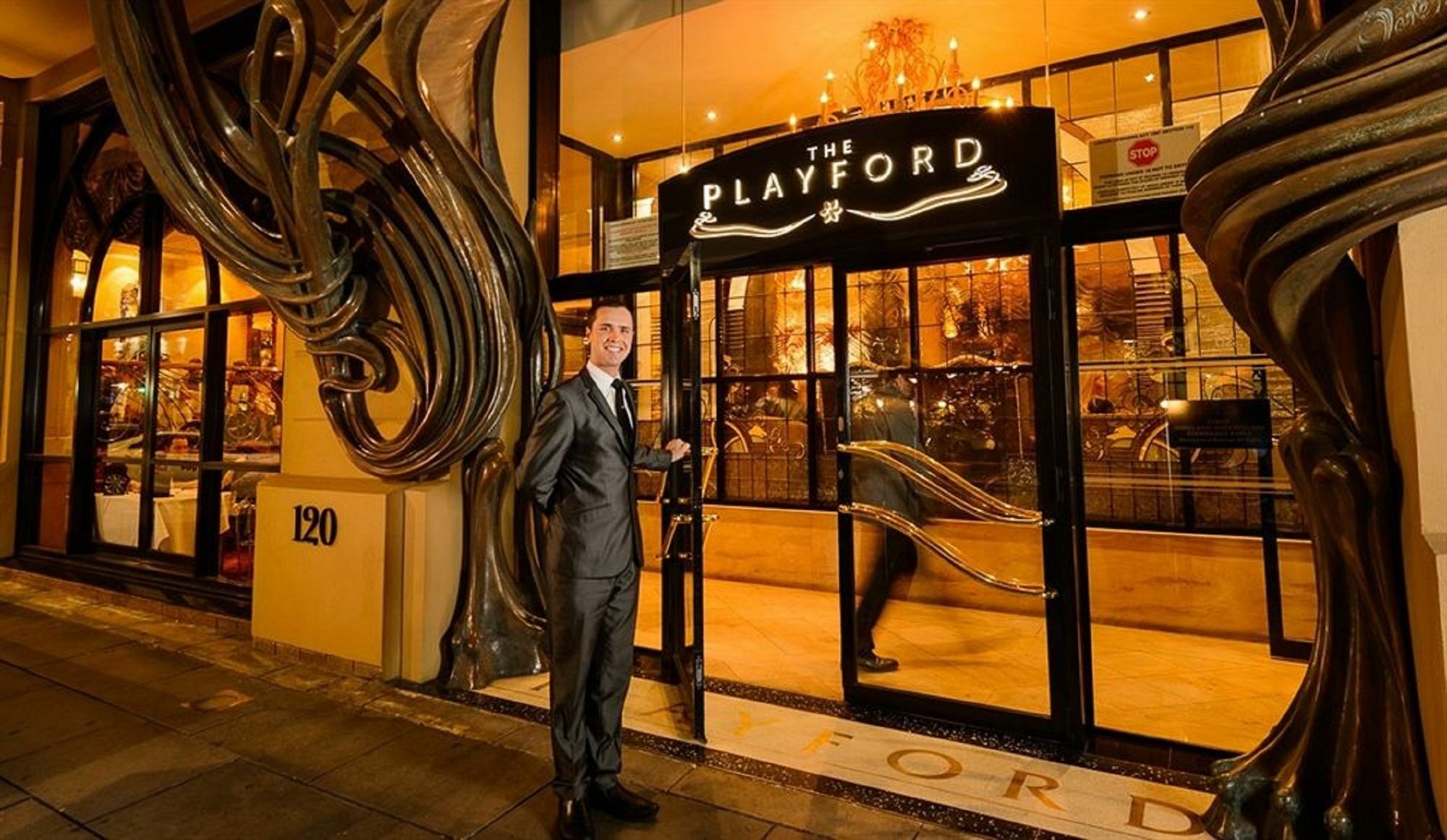ホテル ザ プレイフォード アデレード M ギャラリー バイ ソフィテル エクステリア 写真 The entrance to The Playford
